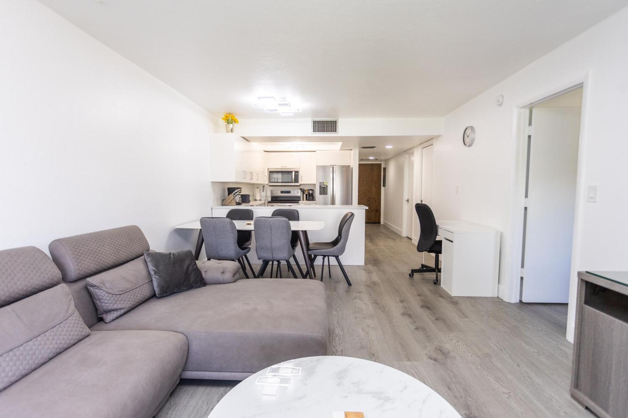 Bass & Sun Condominium 2/2 Bedroom 클레위스턴 객실 사진
