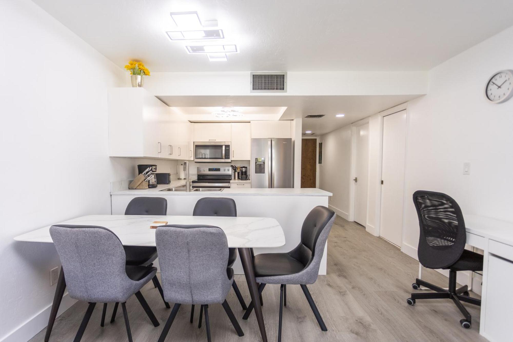 Bass & Sun Condominium 2/2 Bedroom 클레위스턴 객실 사진